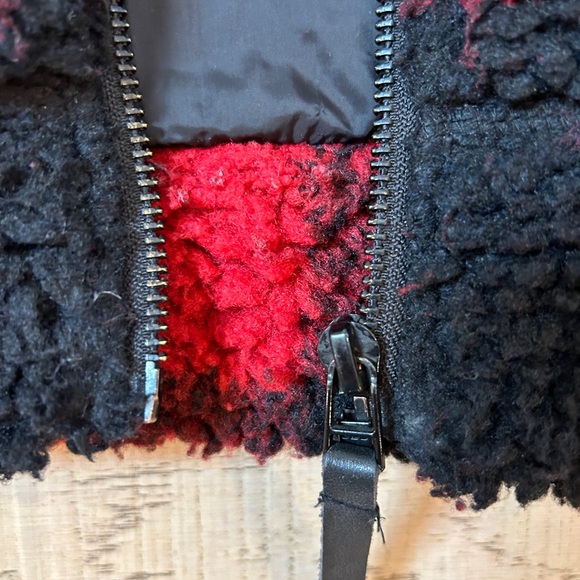 ROOTS Plaid Sherpa Jacket red black sz S (oversized) - Picture 6 of 7